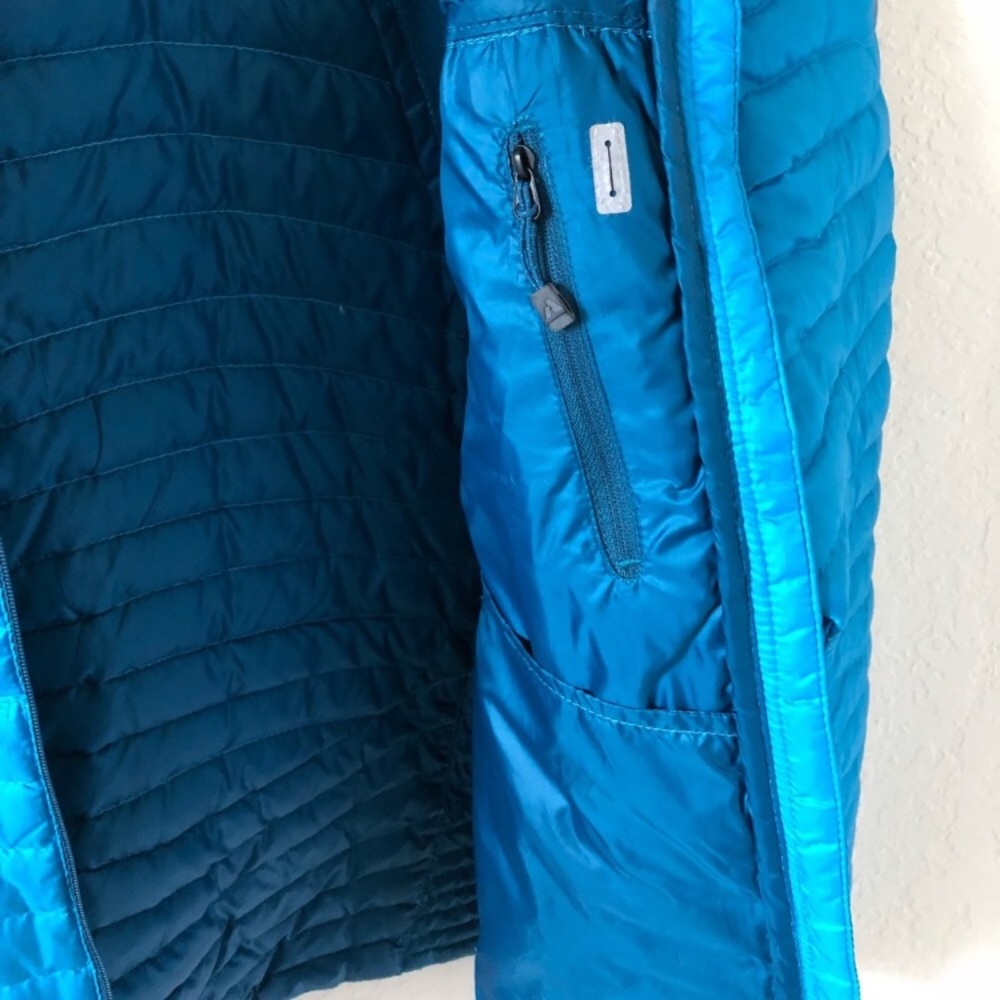 Light Weight Blue Eddie Bauer Puffer Coat - Picture 4 of 5